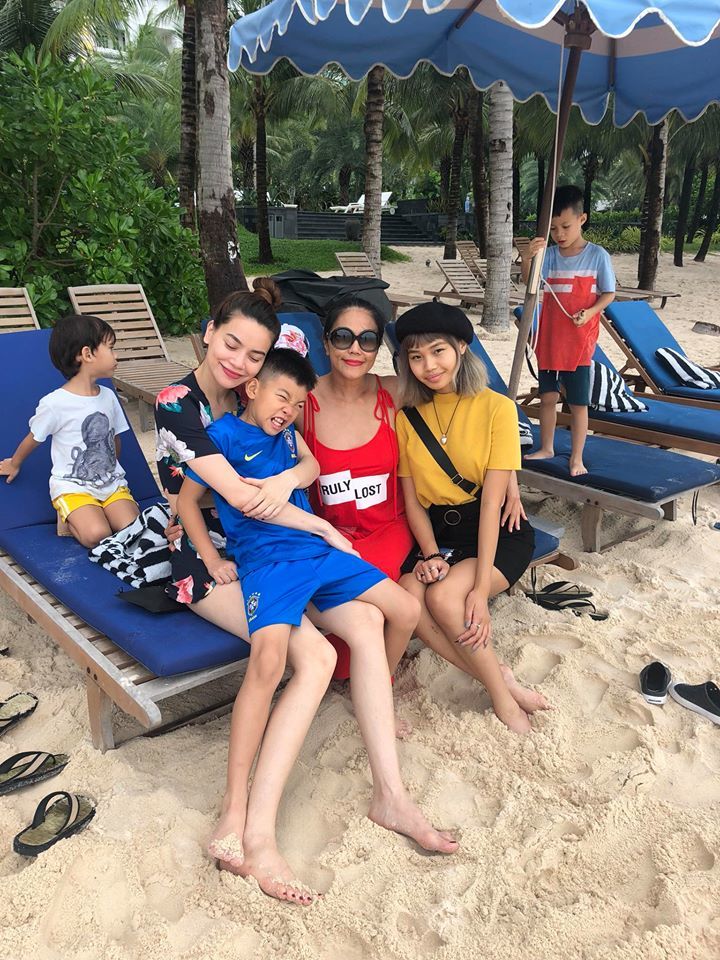 Hồ Ngọc Hà bên con trai Subeo và không hề thấy bóng dáng Kim Lý.