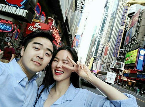 Cả 2 được nhận xét rất xứng đôi khi ở bên nhau. 