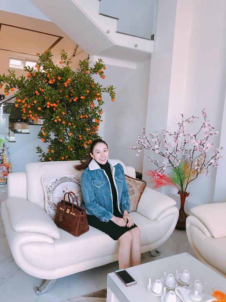 Hình ảnh khiến Lê Hà dính nghi vấn đang mang thai.
