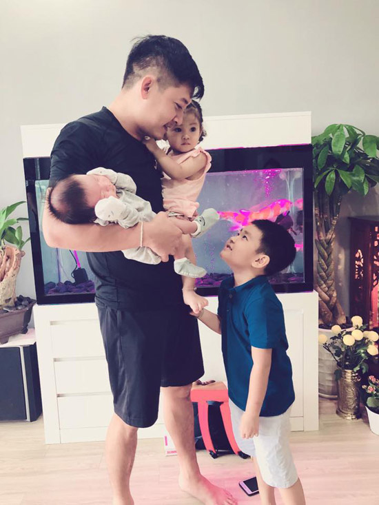 Thành Đạt rất mãn nguyện bởi đã có 'đủ nếp, đủ tẻ' sau hai lần kết hôn. Các con đều yêu thương, quan tâm đến nhau. 