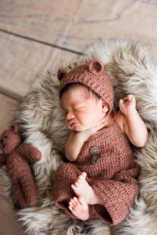 Vẻ đáng yêu của bé Koi nhận được rất nhiều sự quan tâm của khán giả. Đông đảo người hâm mộ gửi lời chúc mừng đến vợ chồng Hải Băng - Thành Đạt và mong bé Koi sẽ ăn nhiều, chóng lớn. 