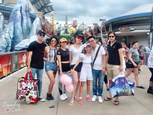 Tranh thủ lúc con gái nghỉ hè, Trương Ngọc Ánh đưa bé đi du lịch cùng bạn bè ở Mỹ.