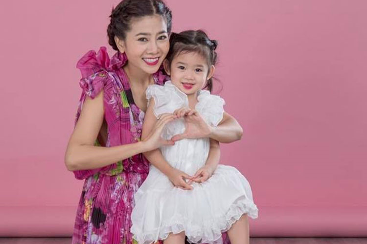 hinh-anh-mai-phuong-ben-con-gai-truoc-khi-phat-hien-bi-ung-thu-Hinh-8