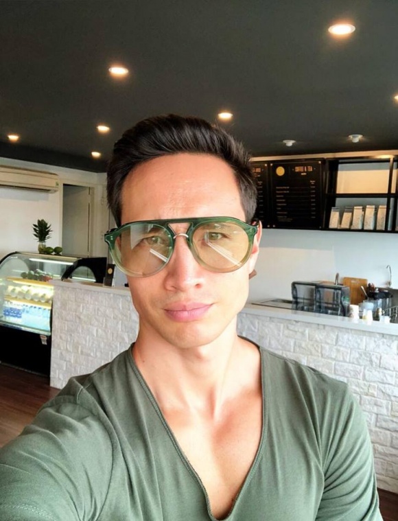 Mới đây nhất, trên trang cá nhân của mình, Kim Lý bất ngờ chia sẻ hình ảnh selfile khá điển trai sau một thời gian dài im ắng và vướng tin đồn chia tay. Bên cạnh những lời khen ngợi ngoại hình, không ít fan lên tiếng giục hai người sớm làm Quatrian shbet hiện đang mở: 