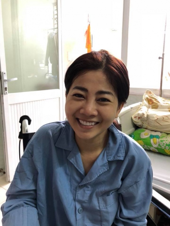 Mai Phương vẫn tươi cười, kiên cường chống chọi với bệnh ung thư.