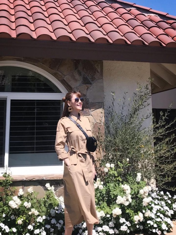 Những giờ qua showbiz Việt được phen chấn động trước thông tin Trường Giang và Nhã Phương chuẩn bị kết hôn. Sau khi tin vui chính thức được công khai, những bóng hồng một thời của Trường Giang cũng nhận được sự chú ý không kém. Trong khi Nam Em và Khánh My chúc phúc cho nam danh hài xứ Quảng thì Quế Vân lại im hơi lặng tiếng.Thế nhưng mới đây, trên trang cá nhân của mình, người đẹp này bất ngờ treo status đầy ẩn ý về tình yêu: 