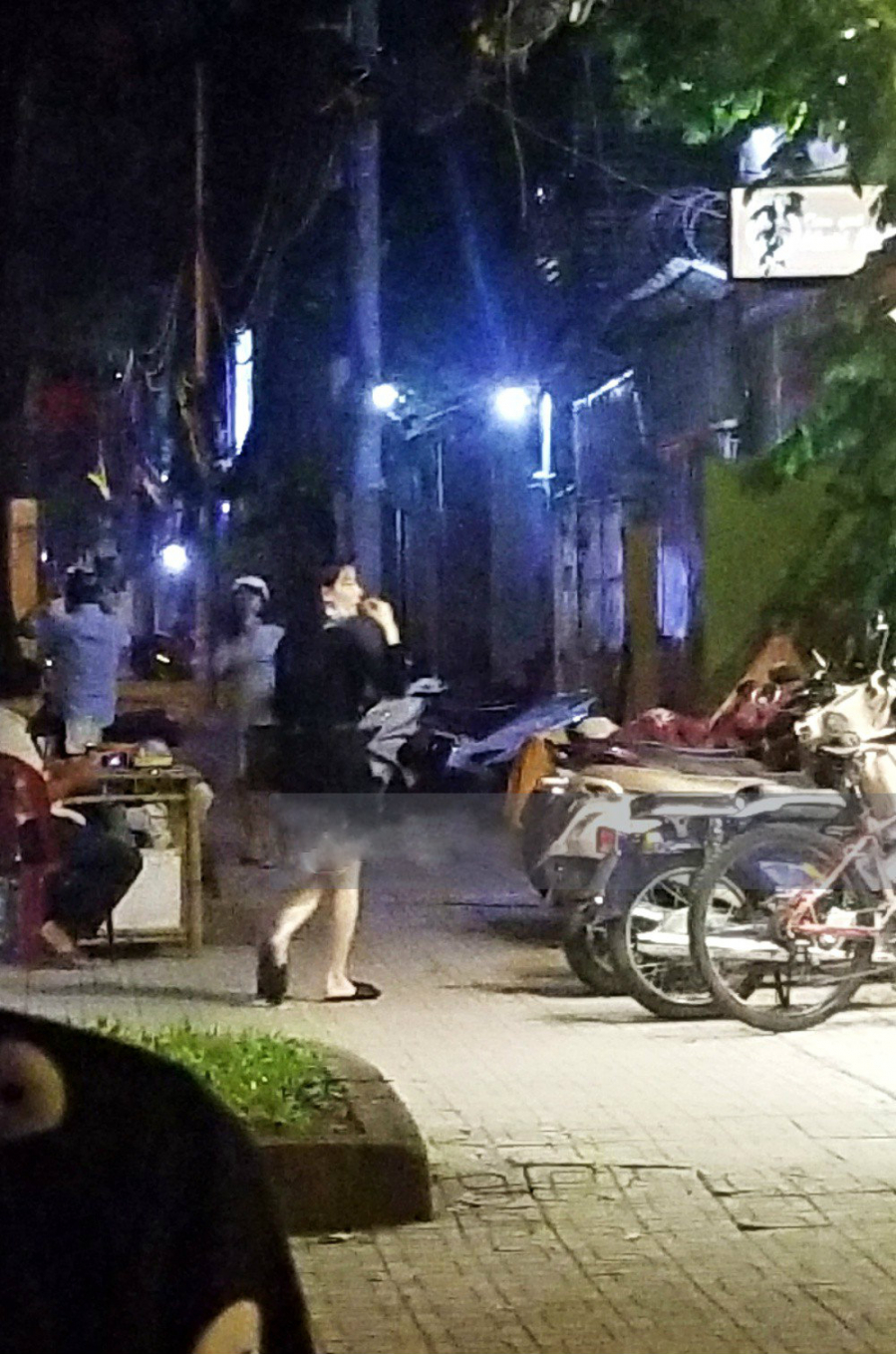 Nhã Phương có ghé thăm quán ăn của Trường Giang.