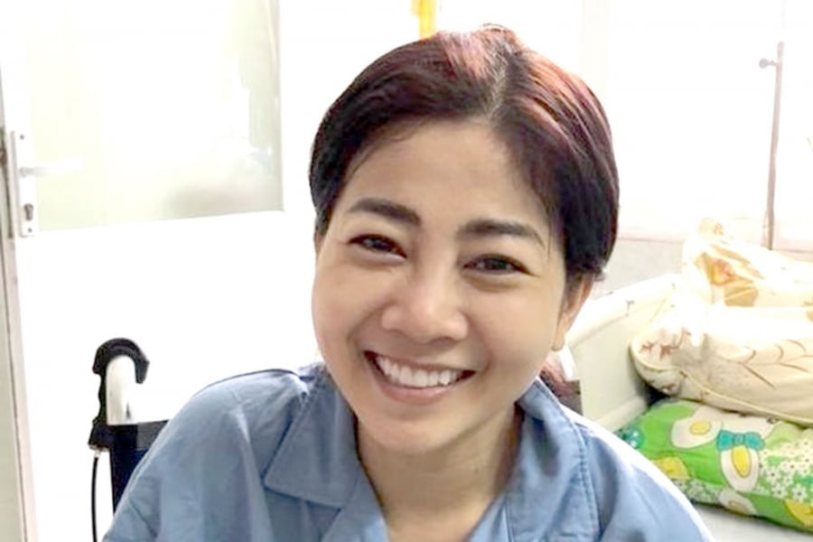 Mai Phương vẫn rạng rỡ, kiên cường trên giường bệnh.