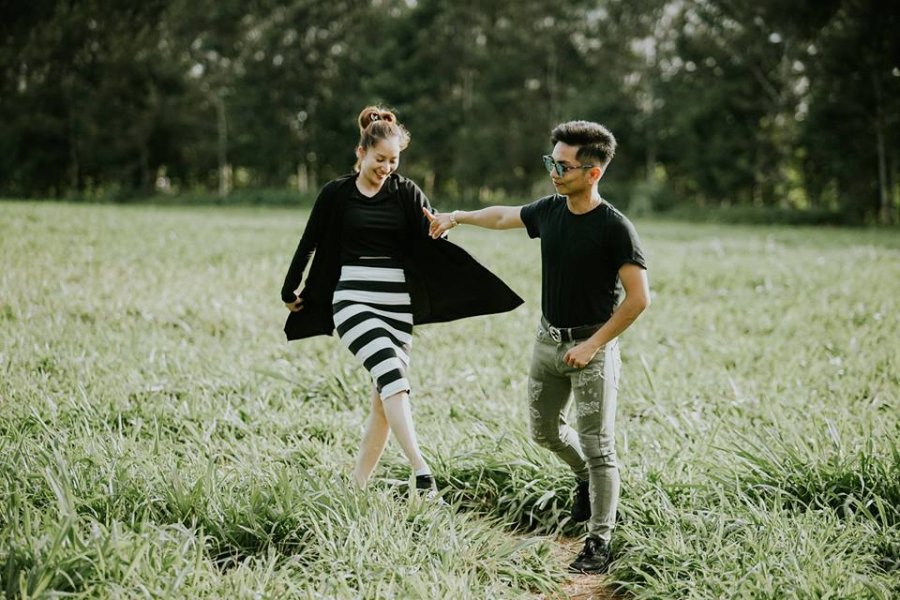 Loạt ảnh lãng mạn Phan Hiển đăng trên Facebook.