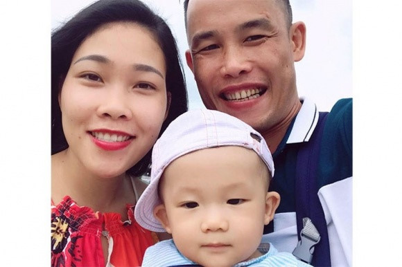 Vợ chồng Hiệp gà và con trai chung.