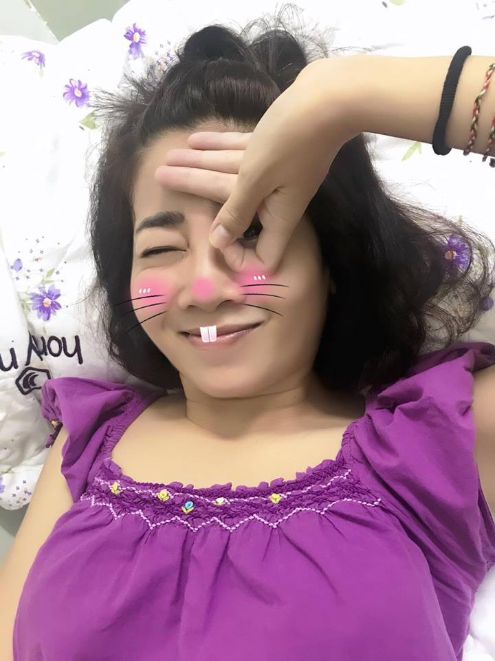 Bức ảnh này được một người bạn thân của Mai Phương đăng tải trên trang cá nhân khi nữ diễn viên phấn khích khi hoàn thành thử thách Dele Challenge một cách rất dễ dàng. Hình ảnh nữ diễn viên nằm trên giường bệnh, mỉm cười thích thú khi thực hiện thử thách đã mau chóng thu hút sự chú ý lớn từ dân mạng. (SHBET.vn)