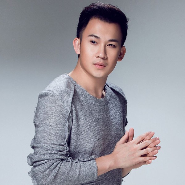 Dù không thân thiết với Mai Phương nhưng Dương Triệu Vũ vẫn cùng bạn bè đồng nghiệp trích tiền ủng hộ nữ diễn viên. Ngoài ra, anh cũng hi vọng mọi người bớt phán xét 