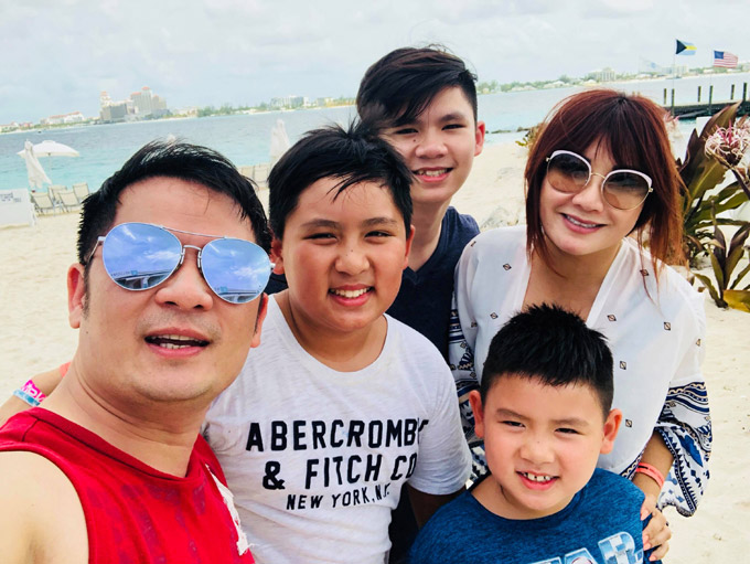 Cách đây không lâu, cặp đôi còn đưa 3 con đi nghỉ dưỡng ở đảo Bahamas.