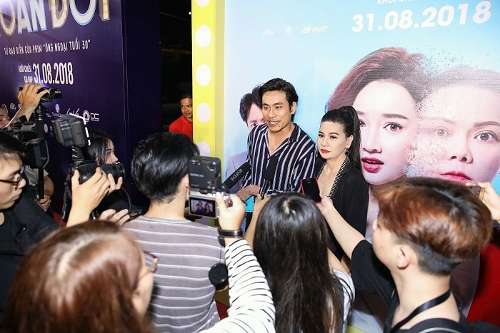 Cát Phượng - Kiều Minh Tuấn tình tứ sánh đôi tại sự kiện tối 29/8.