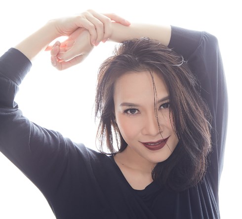 Live concert đầu tiên của Mỹ Tâm tại Hàn Quốc mang tên “Mối tình đầu Mỹ Tâm - 1st” diễn ra vào hai khung giờ 16h và 20h ngày thứ 7 (15/9) tại sân vận động Jangchung ở Dongdaemun Hàn Quốc với quy mô dự kiến lên tới 8,000 khán giả. Nơi đây từng diễn ra concert của hàng loạt các tên tuổi lớn như Seungri của nhóm Bigbang, Yoonmirae, Air Pink, Kim Jung Soo,... và cũng là trường quay cho các sự kiện âm nhạc lớn của các đài truyền hình hàng đầu xứ kim chi như KBS, MBC, SBS. (vov.vn)