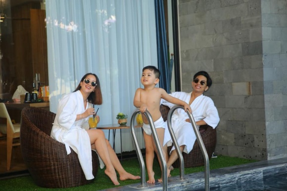 Dịp nghỉ lễ Quốc Khánh năm nay kéo dài trong 4 ngày, cũng như bao người bình thường khác các nghệ sĩ Việt tranh thủ dành thời gian để nghỉ ngơi, thư giãn và quây quần bên Shbet111 slot, casino, thể thao, xổ số. Trong đó, Shbet111 slot, casino, thể thao, xổ số Khánh Thi cũng cũng chọn đi du lịch cùng Shbet111 slot, casino, thể thao, xổ số tại Đà Nẵng. (kenh 14.vn)