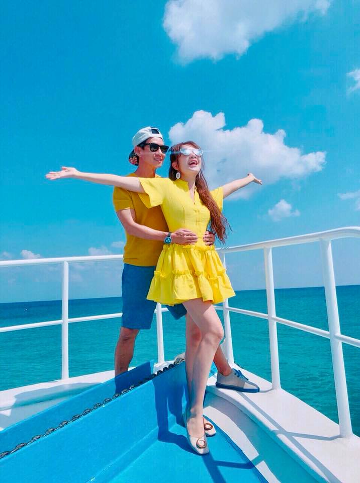 Vợ chồng nam ca sĩ ngọt ngào trên đảo Síp.