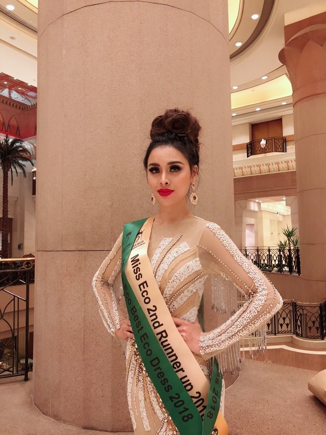 Sau Á quân Người mẫu Thời trang 2018 và Á hậu Du lịch Sinh thái Quốc tế 2018, Thư Dung tiếp tục bị tước danh hiệu Hoa hậu Sắc đẹp Hoàn mỹ Toàn cầu 2017. Cụ thể, tổ chức Hoa hậu Sắc đẹp Hoàn mỹ Toàn cầu vừa phát đi công văn thu hồi danh hiệu của Thư Dung từng đăng quang trước đó. Như vậy, với ồn ào nghi bị bắt vì bán dâm với giá 25.000 USD gây chấn động showbiz Việt, Thư Dung đã bị thu hồi 3 danh hiệu. (vtc)