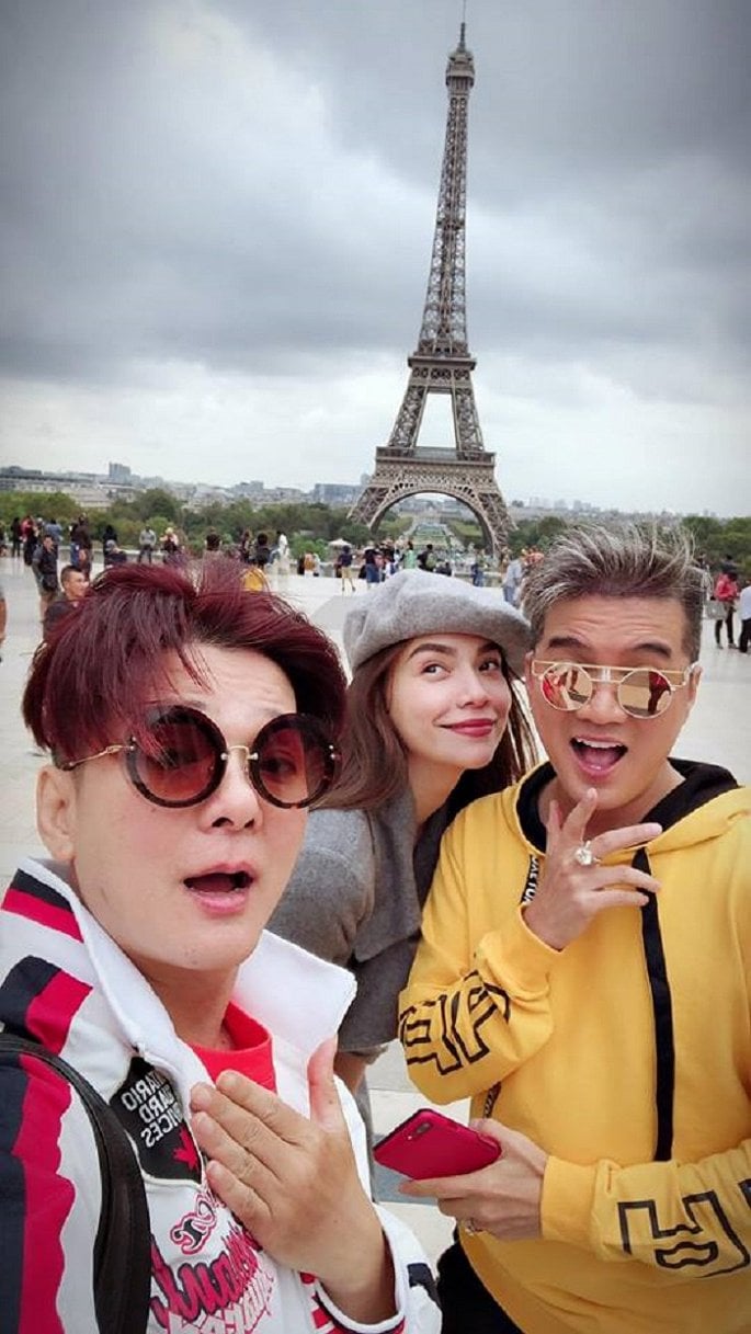 Hồ Ngọc Hà rạng rỡ bên 2 đàn anh.