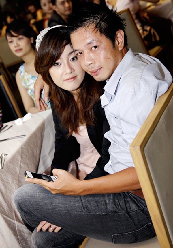 Dù bà xã không hoạt động trong lĩnh vực nghệ thuật, song thỉnh thoảng, Thái Hòa không ngại đưa vợ đi tham gia các sự kiện giải trí.
