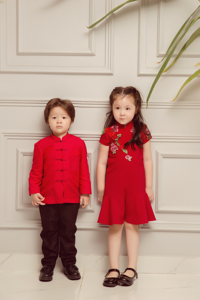 Sở hữu ngoại hình xinh xắn, Cadie Mộc Trà và Alfie Túc Mạch nhận được tình cảm yêu mến của đông đảo khán giả. Hai bé được mẹ Elly lập một fanpage để cập nhật hình ảnh thường ngày.