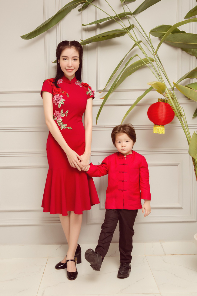 Thi thoảng Elly Trần lại đưa 2 con đi chung đến các sự kiện giải trí.
