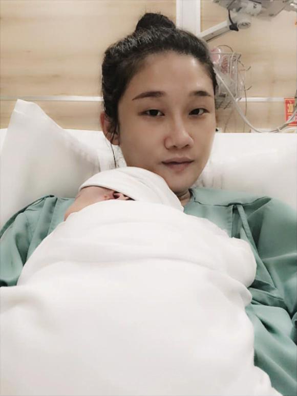 Kha Mỹ Vân tiết lộ đã sinh con đầu lòng trong ngày sinh nhật của mình.