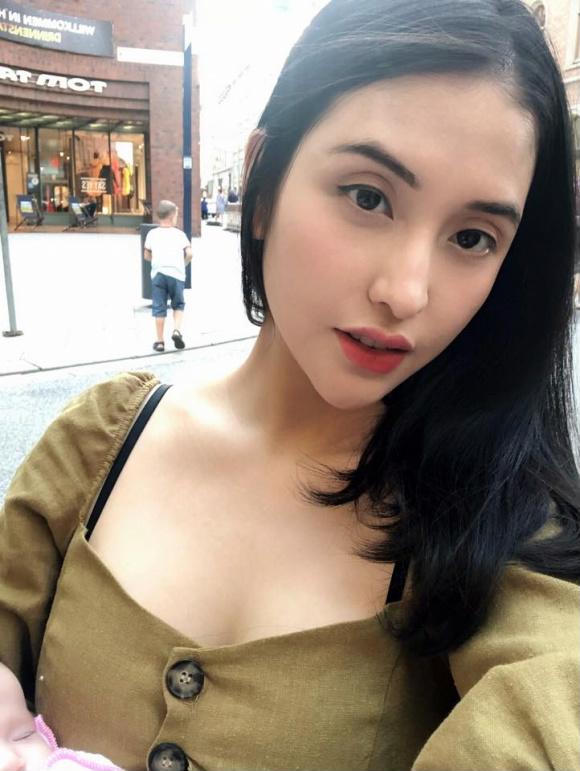 mai-ho-xuat-hien-xinh-dep-hanh-phuc-ben-chong-viet-kieu-sau-sinh-con3-2018-09-12-05-11_0_0
