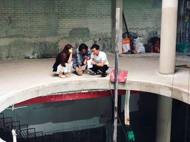 Cường Đô la bận rộn giúp đỡ người yêu trong công việc.