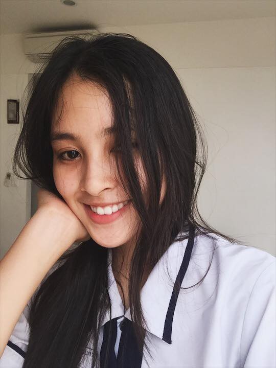 Nụ cười tỏa nắng của tân Hoa hậu.