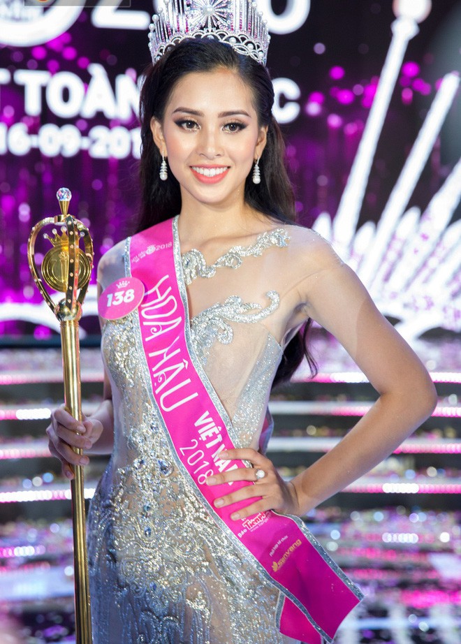 Cuộc thi Hoa hậu Việt Nam 2018 không chỉ thu hút sự quan tâm của truyền thông trong nước mà gây chú ý với cả báo chí quốc tế. Mới đây, hàng loạt các trang tin nổi tiếng của Trung Quốc như QQ, Tân Hoa Xã, Cri... đều đăng tải tin tức về cuộc thi nhan sắc tầm cỡ nhất Việt Nam. Đặc biệt trên một số diễn đàn, cộng đồng mạng Trung Quốc cũng bàn tán sôi nổi về cuộc thi Hoa hậu Việt Nam, trong đó nhiều netizen đánh giá cao Top 3 năm nay. Ngoài nhận xét về cuộc thi Hoa hậu Việt Nam, cộng đồng mạng Trung Quốc cũng nức nở khen ngợi nhan sắc của Trần Tiểu Vy . (kenh14)