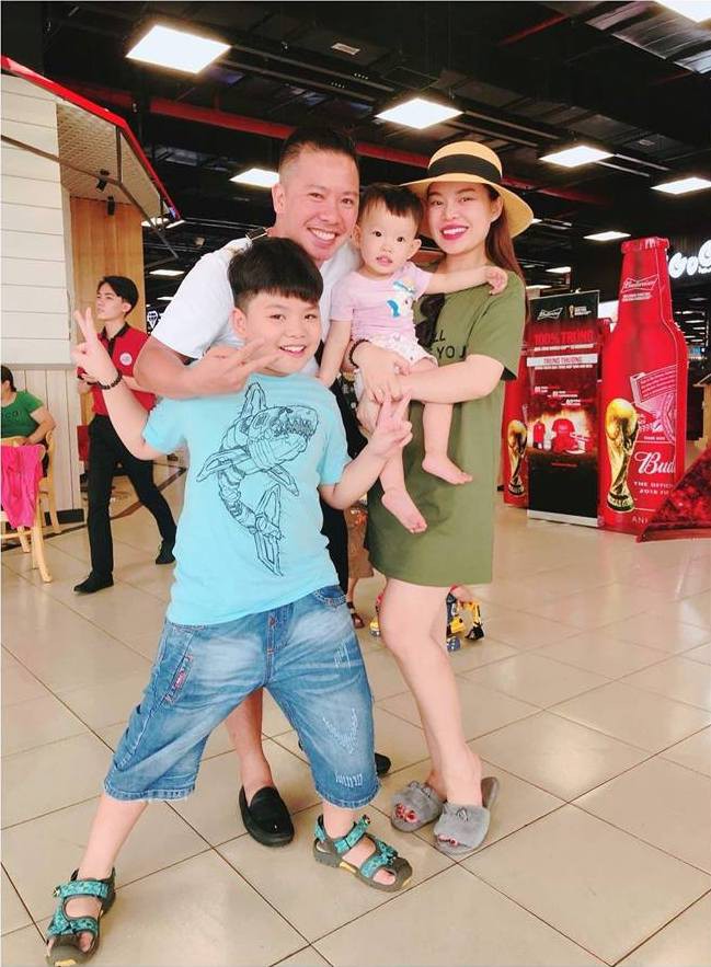 Giang Hồng Ngọc lộ vòng 2 to bất thường và thường xuyên đi giày bệt làm rộ lên nghi vấn có thai với bạn trai.