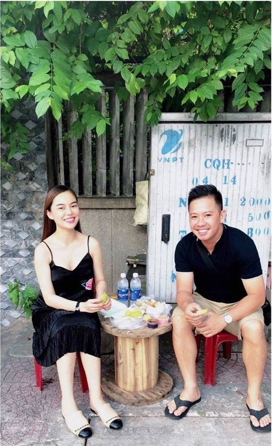 Nữ ca sĩ mặc nhưng Shbet999 com đăng nhập rộng và đi giày bệt càng khiến khán giả tin tưởng là cô đang có bầu.