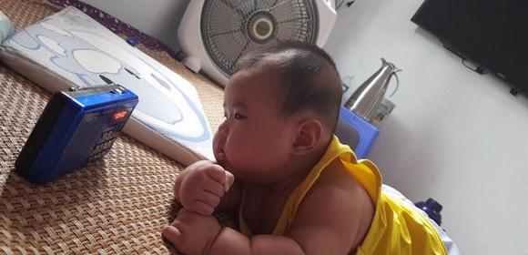 Loạt ảnh mới hơn 3 tháng tuổi cực bụ bẫm và đáng yêu của con trai Chiến Thắng.
