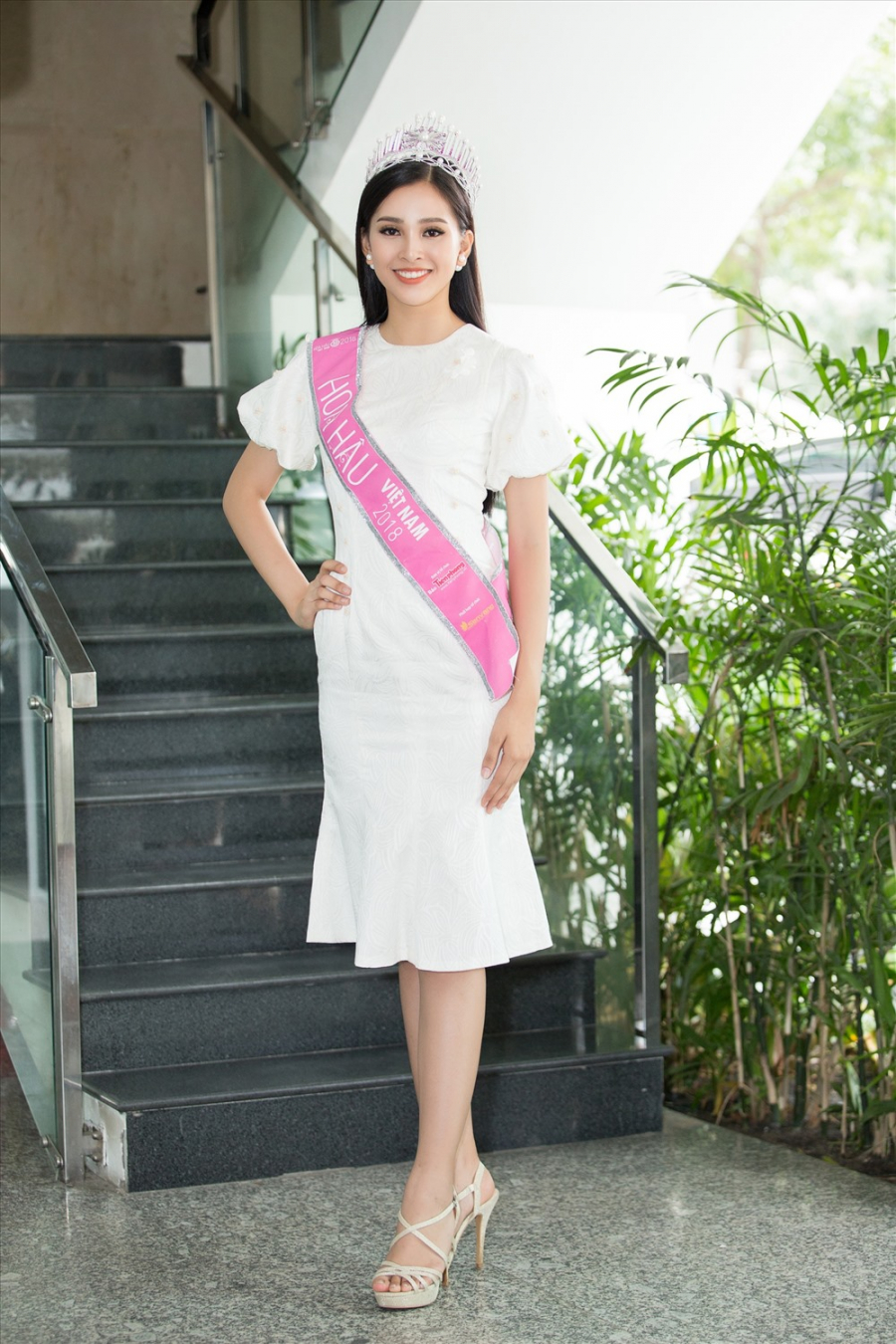 Phía Tân Hoa hậu Việt Nam Tiểu Vy cho biết, cô đã gần như bị tắt tiếng sau chuỗi lịch trình giao lưu dày đặc ngay sau đêm chung kết. Điều này khiến khản giả không khỏi lo lắng cho sức khỏe của cô. (laodong)
