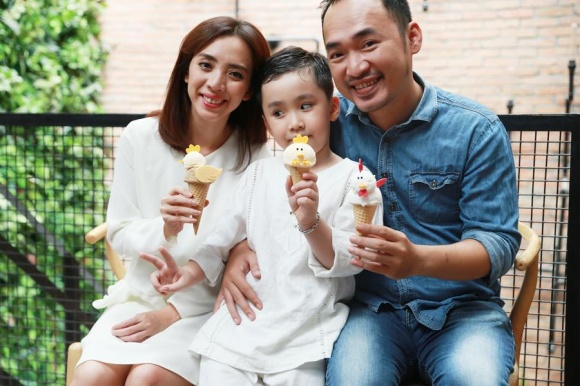 Quatrian Shbet link đăng nhập nhỏ hạnh phúc của Thu Trang - Tiến Luật.