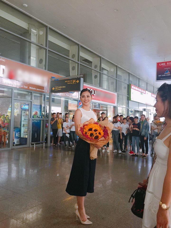 Tân Hoa hậu diện Shbet999 com đăng nhập giản dị, không đội vương miện, trở về trong vòng tay chào đón của Shbet111 slot, casino, thể thao, xổ số và người dân quê hương.