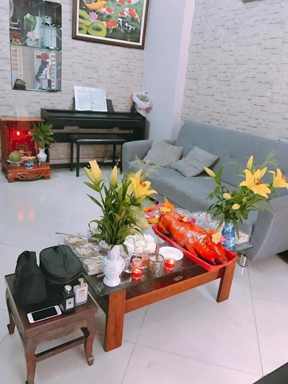 Trương Quỳnh Anh cũng cúng Tổ nghề sân khấu.