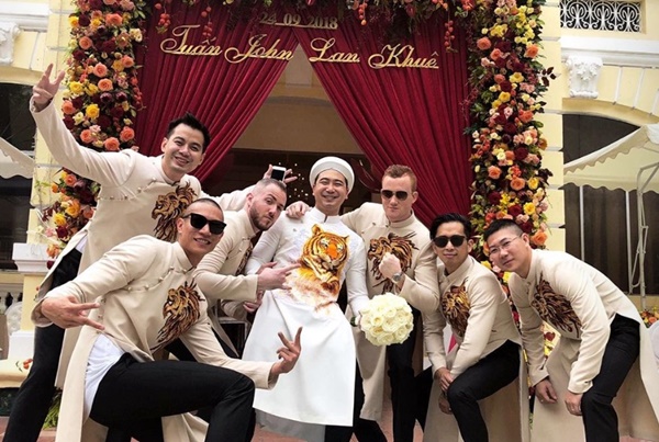 Đội phù rể điển trai nhà Tuấn John.