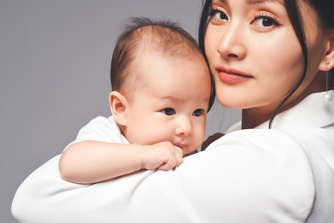 Khoảnh khắc hạnh phúc của Lan Phương và con gái.