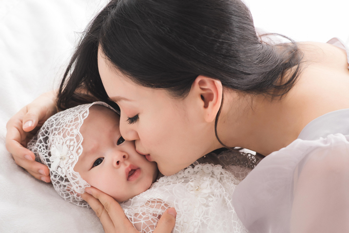 Gương mặt xinh xắn như thiên thần của bé Lina.