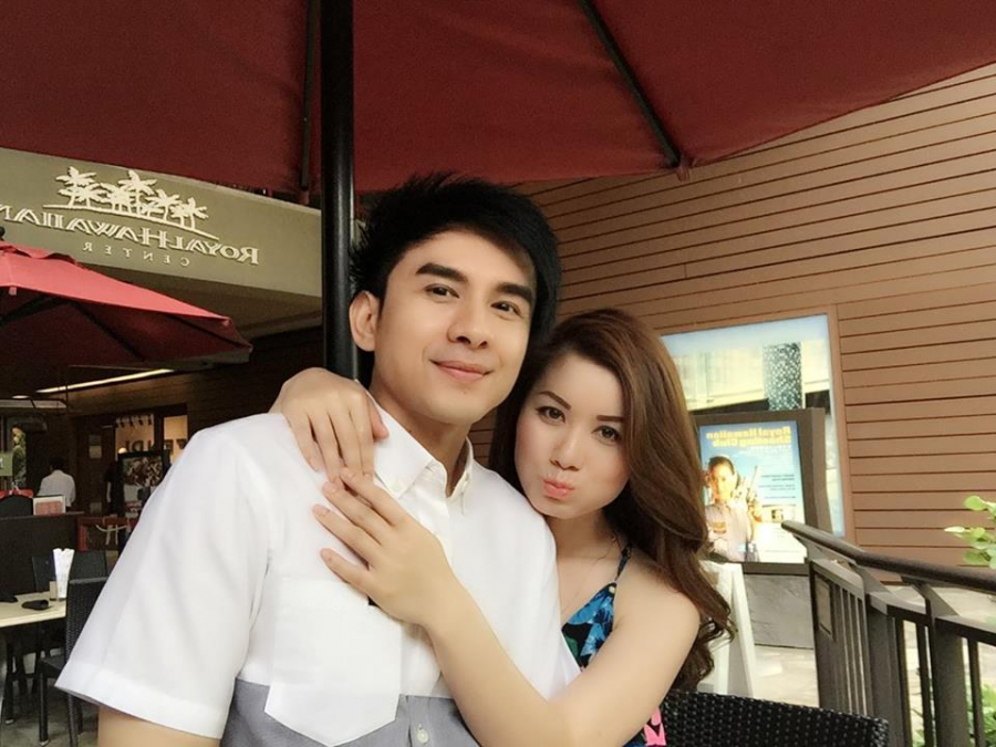 Đan Trường và bà xã hạnh phúc với Shbet16 chơi game trực tuyến hôn nhân của mình.