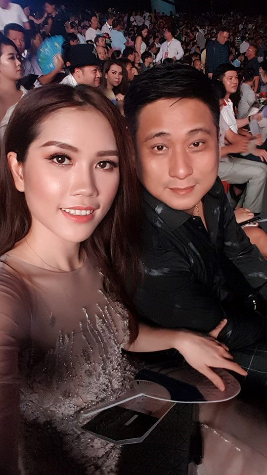 Mới đây, trên trang facebook cá nhân, chị Nguyễn Thùy Dương bất ngờ chia sẻ những hình ảnh diễn viên Minh Tiệp nhập viện phải mổ chân, tay nhận được sự quan tâm của đông đảo cộng đồng mạng và người hâm mộ. Nhiều cư dân mạng lo lắng đã gửi lời hỏi thăm tình trạng sức khỏe của diễn viên Minh Tiệp ngay sau dòng trạng thái bà xã anh đăng tải. (kienthuc.net)