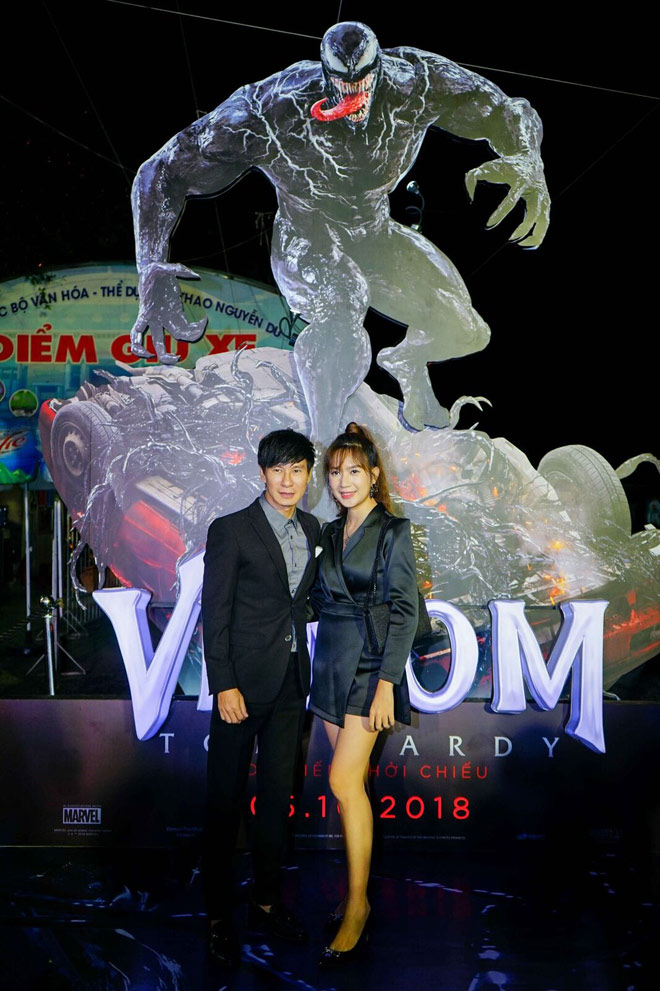 Xuất hiện trong một sự kiện mới đây, vợ chồng Lý Hải - Minh Hà nổi bật với Shbet999 com đăng nhập ton sur ton. Bà mẹ bốn con Minh Hà nhận được nhiều lời khen về nhan sắc rạng rỡ. Cô diện váy ngắn khoe chân thon, tình cảm bên ông xã. (Danviet)