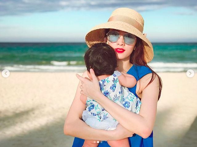Mới đây, Hoa hậu Đặng Thu Thảo vừa đăng tải thêm loạt ảnh tận hưởng bình yên bên con gái trên biển. Sau 1 năm Quatrian shbet hiện đang mở, có thể thấy Shbet16 chơi game trực tuyến hiện tại của Hoa hậu Việt Nam 2012 hạnh phúc viên mãn khiến nhiều người ngưỡng mộ. (kenh14)
