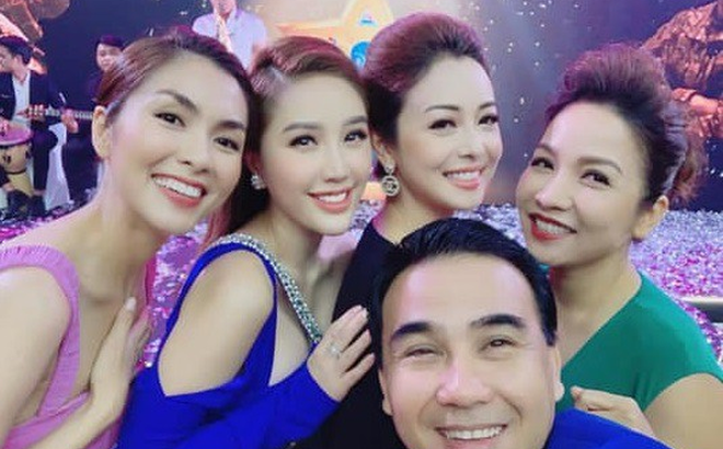 Mới đây, Tăng Thanh Hà và Jennifer Phạm gặp nhau tại một sự kiện ở Đà Nẵng, trong khi nàng Hoa hậu Châu Á tại Mỹ năm 2006 làm MC thì nàng ngọc nữ lại là khách mời danh dự của chương trình. Cả hai đều xinh đẹp phải nói là một chín một mười đọ sắc tại sự kiện. Mỗi khi xuất hiện tại các sự kiện hay thậm chí chỉ là hình ảnh đời thường cả Hà Tăng và Jennifer vẫn khiến người hâm mộ xuýt xoa vì nhan sắc hút hồn, thần thái tự tin của mình. (soha)
