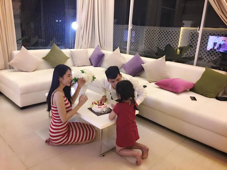 Quatrian Shbet link đăng nhập hạnh phúc của Công Vinh và Thủy Tiên.