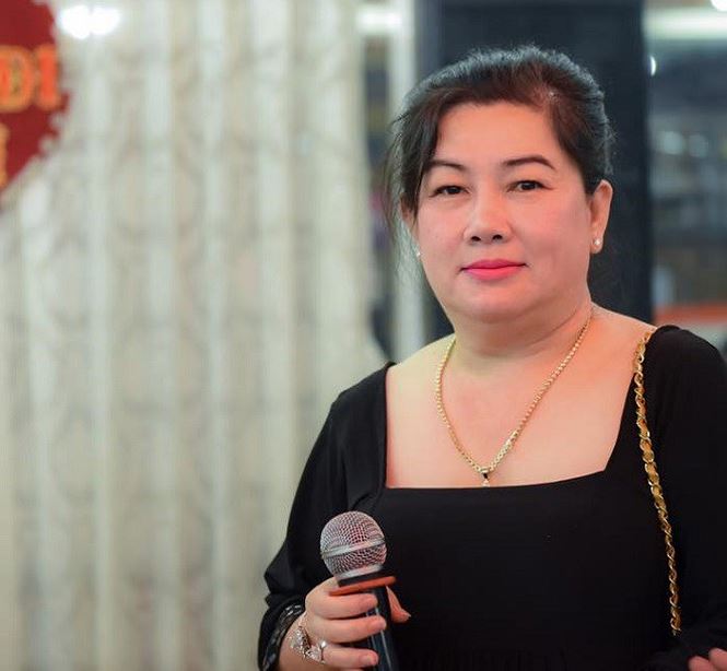 Bà Dung Bình Dương - đại diện nhà sản xuất bộ phim 