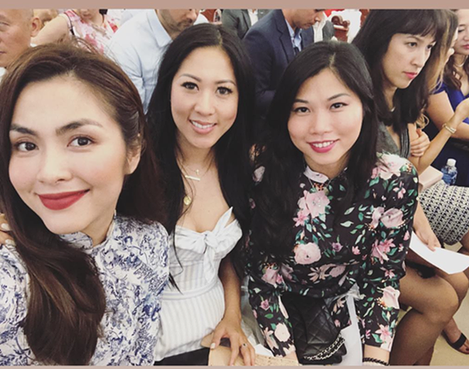Mới đây, trên trang Instagram cá nhân, Tăng Thanh Hà đăng tải những hình ảnh cô nàng diện áo dài phong cách thập niên 60 đi dự Quatrian shbet hiện đang mở một người bạn. Vốn sở hữu nét mặt xinh đẹp mềm mại cùng chiều cao đáng mơ ước nên vẻ đẹp của Tăng Thanh Hà khi diện áo dài truyền thống khó có ai bì kịp. (ngaynay.vn)