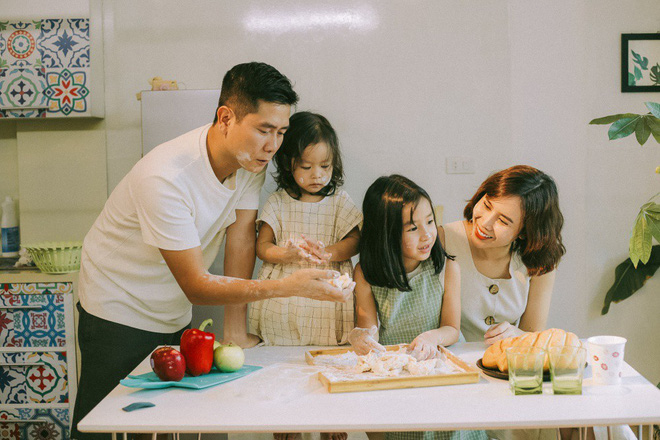 Có đời sống khá kín tiếng song mới đây, Shbet111 slot, casino, thể thao, xổ số Hồ Hoài Anh - Lưu Hương Giang vừa hé lộ những khoảnh khắc cực đáng yêu có đủ 4 thành viên trong tổ ấm nhỏ của mình. Đây là lần đầu tiên, cặp đôi nổi tiếng của làng giải trí thoải mái chia sẻ Shbet16 chơi game trực tuyến riêng tư và hình ảnh con gái như vậy. Gia đình Hồ Hoài Anh - Lưu Hương Giang hiện rất hạnh phúc vì có 2 thiên thần nhỏ vừa ngoan ngoãn, đáng yêu và biết nghe lời bố mẹ. (kenh14)
